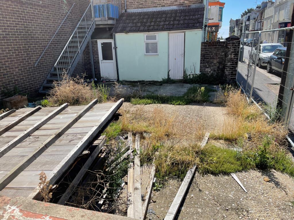 Lot: 139 - LAND WITH PLANNING FOR RESIDENTIAL DWELLING -